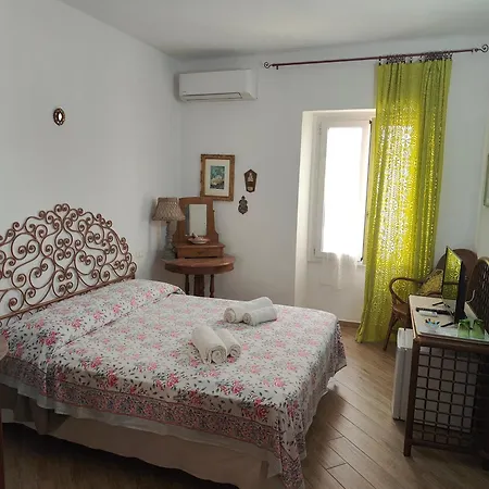 Le 25 Tartarughe לינה וארוחת בוקר סנטה טרזה גאיורה