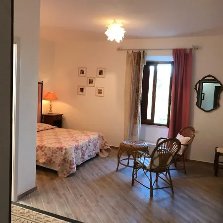 Le 25 Tartarughe לינה וארוחת בוקר סנטה טרזה גאיורה